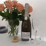 Ines Couette-café Giardini-Naxos