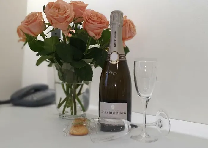 Ines Couette-café Giardini-Naxos